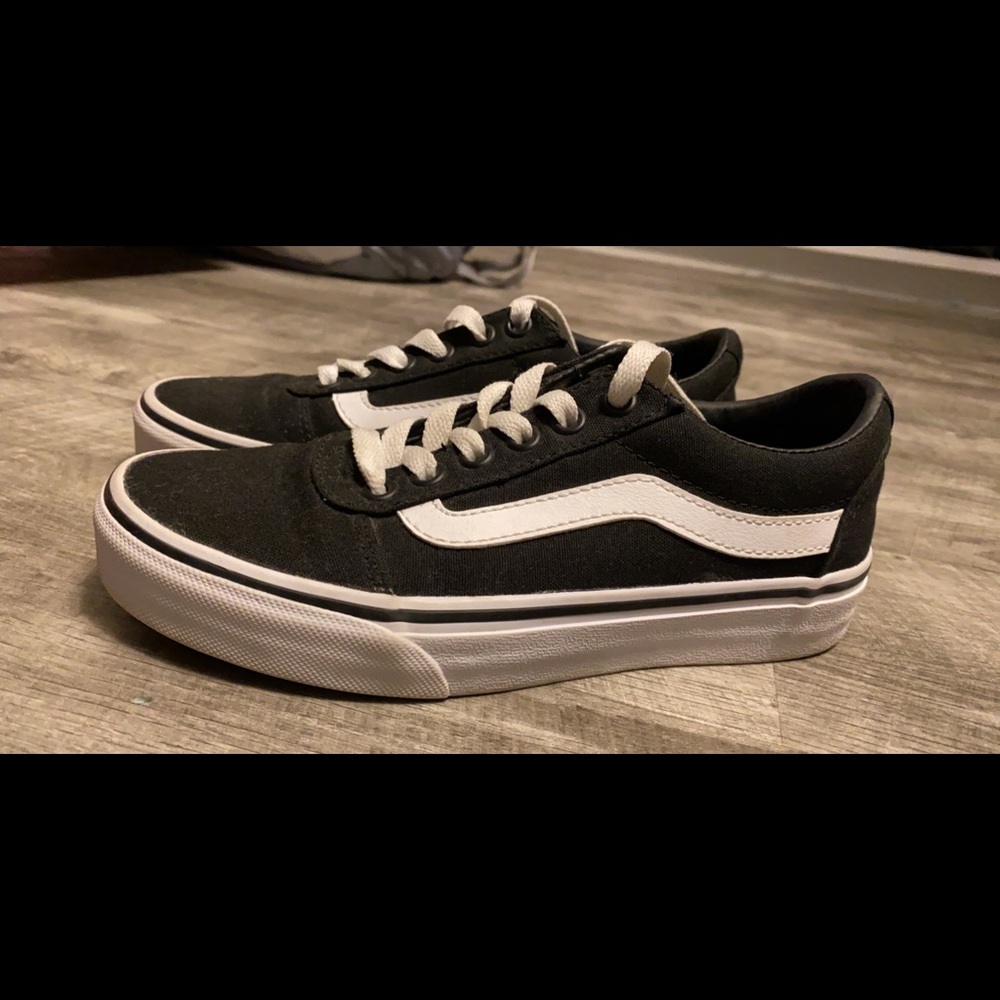 Old skool black and white vans